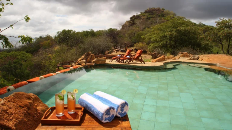 Elewana-Elsas-Kopje_Courtesy-Elewana-Collection_2019_Elsas-Kopje---accommodation---swimming-pool-3