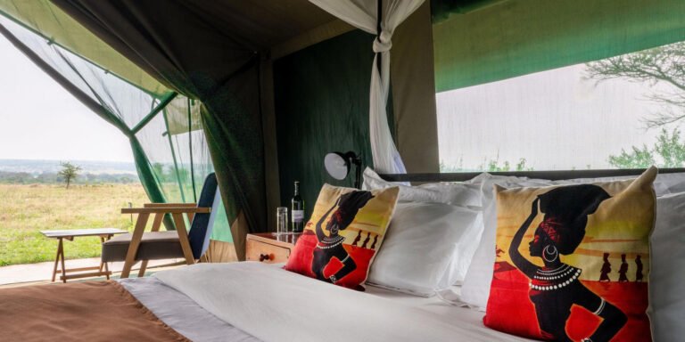 tent-bed-nasikia-mobile-migration-camp-serengeti-tanzania